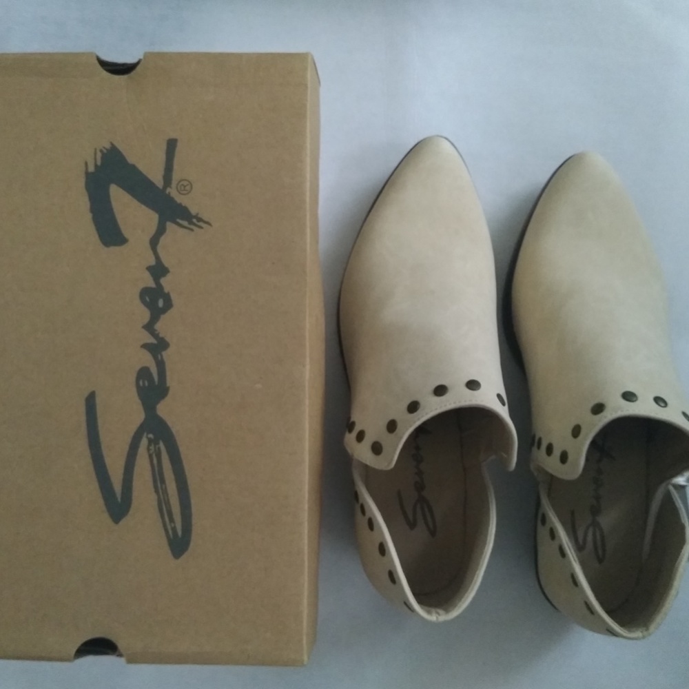 NWT Seven7 Antonio Studded Bootie WMNS Size 9 / Milk Cream Color - Picture 12 of 13